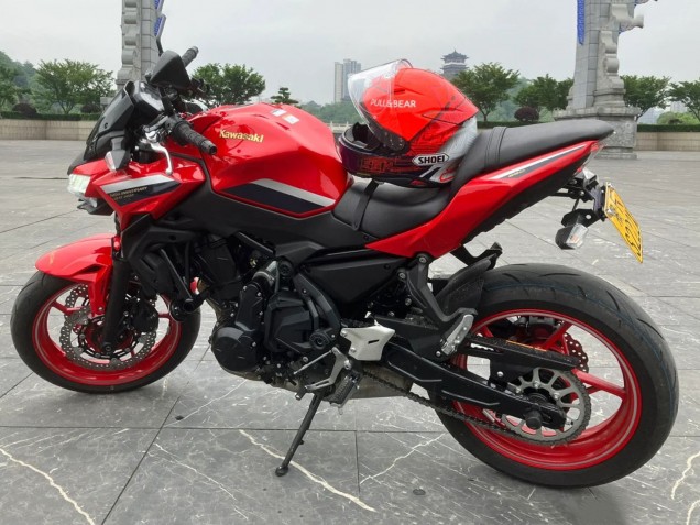 Carénages Moto Kawasaki Ninja Z650 2020-2023 - Rouge Noir